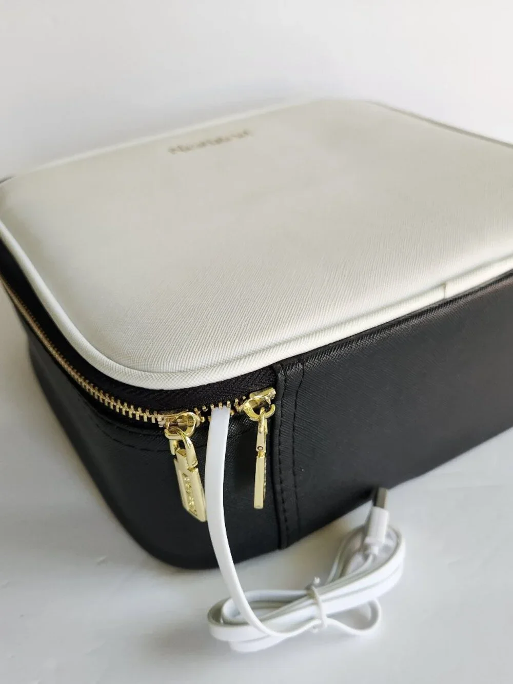 Niceland White Black Cosmetic Case Built-in LED Mirror